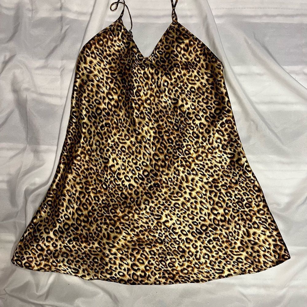 Victoria's Secret Leopard Print‎ Chemise